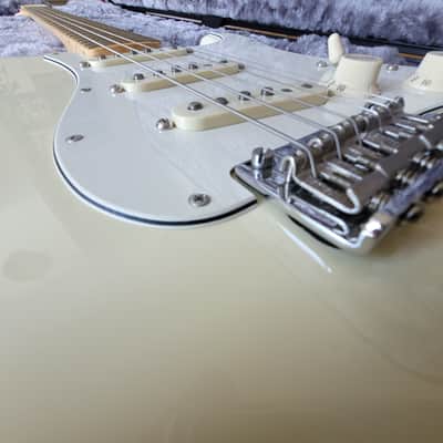 Fender American Professional Stratocaster with Maple Fretboard 2017 - 2019 - Olympic White image 7