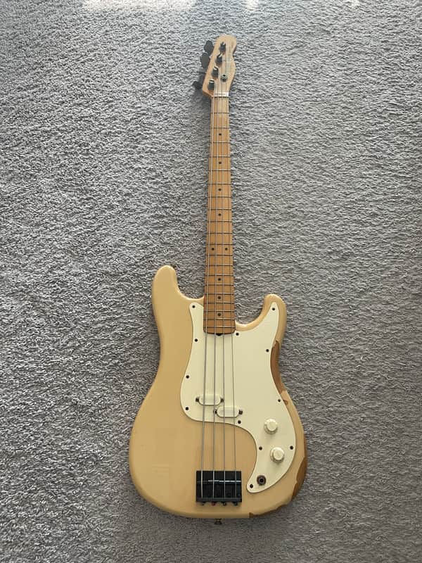 Fender Bullet Bass Deluxe Vintage 1981 MIA USA Olympic White 4-String Guitar image 1