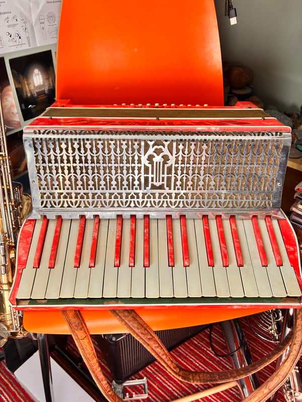 Santianelli Italia 1930-1939 - Red Piano Accordion image 1