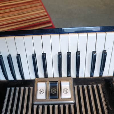 HOHNER Student IVM Lightweight Piano Accordion 32 Bass, German Original Akkordeon Musical Instrument, 2600 image 2