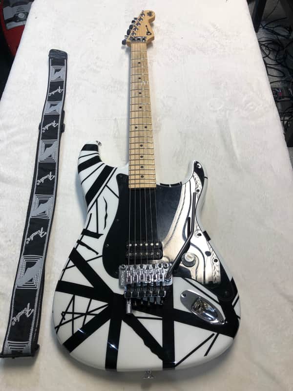 Charvel EVH Art Series 2004 - 2007 - Black / White image 1