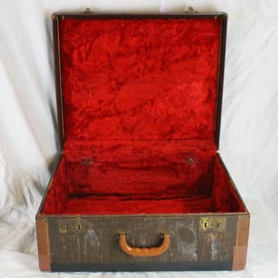 Italian Dark Brown Hard Case for Accordion 20.25" x 16.75 x 9.50" (51.50cm x 42.50cm x 24cm) image 2