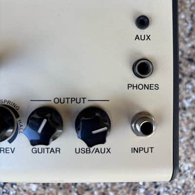 Yamaha THR10 10-Watt 2x3" Stereo Digital Modeling Guitar Combo 2011 - 2018 - Tan image 5