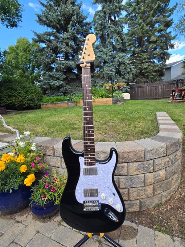 Fender Blacktop Stratocaster HH | Reverb Canada