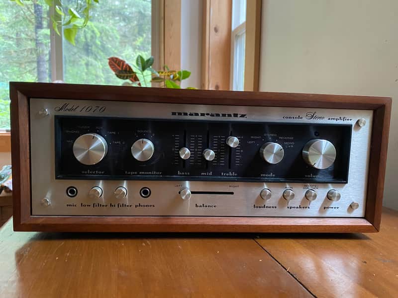 Marantz  1070 integrated amplifier  1974 image 1