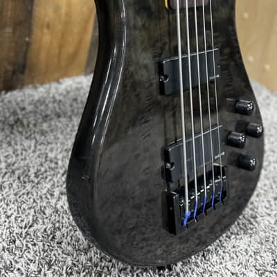 Spector Legend 5 Custom – Lined Fretless, Trans Black Quilted image 4