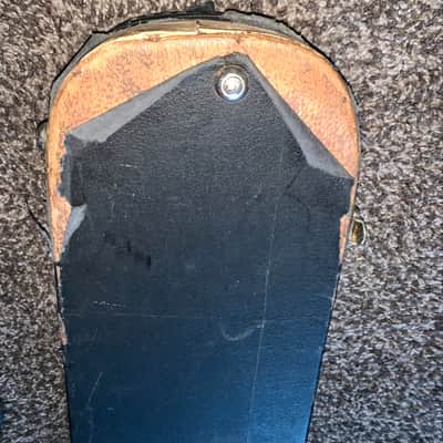 Vintage 1980’s Hamer USA  Guitar hardshell case  for Flying V vector image 10