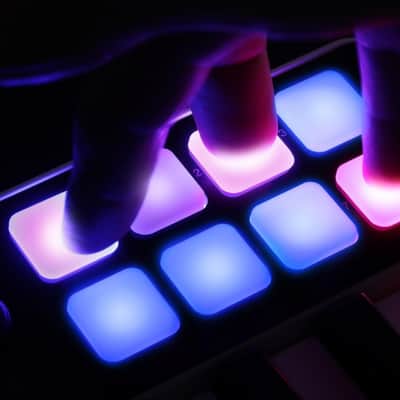 IK Multimedia iRig Keys I/O 49 Notes Keyboard Controller/Audio Interface for iOS/MAC/PC image 10