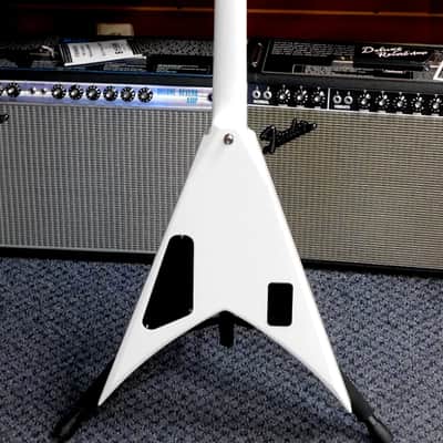 2026 Jackson Pro Series King V KVTMG Electric Guitar! Active EMG's! Snow White! VERY NICE!!! image 4