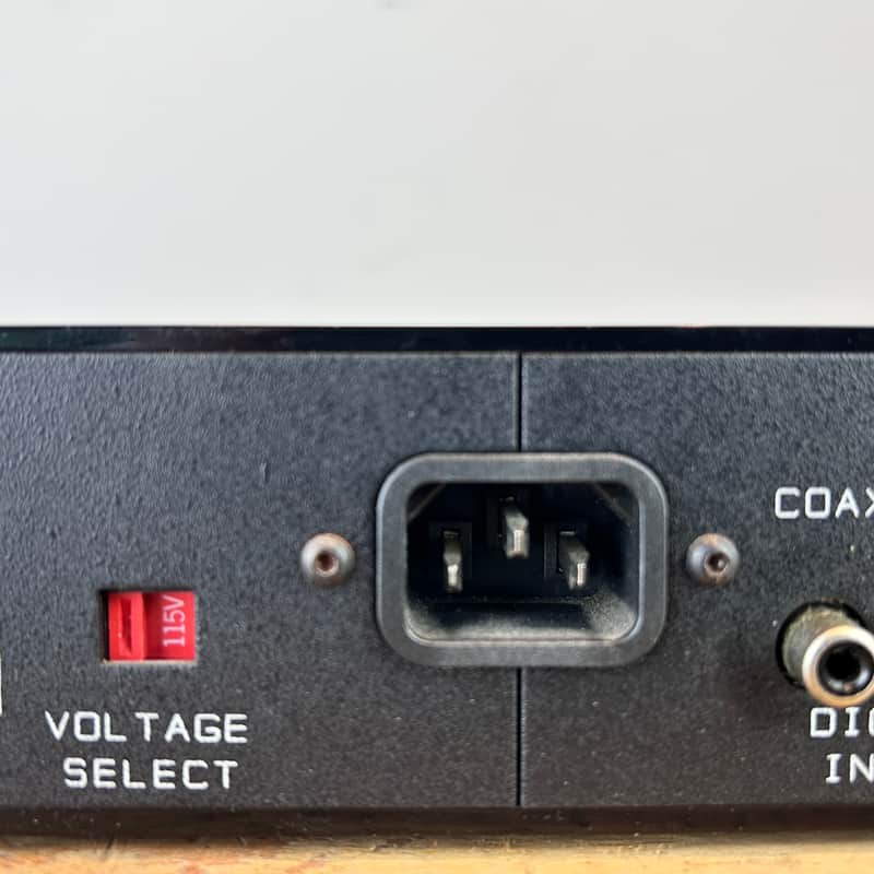 Micromega Microdac Digitial-to-Analog Converter | Reverb