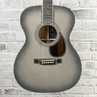 MARTIN OM-45 John Mayer 20th Anniversary, Platinum Gray Burst image 2