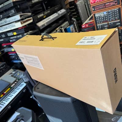 Korg MicroKorg 2 White Synth & Vocoder micro 37 MINI KEYBOARD MK2 in box //ARMENS// image 1