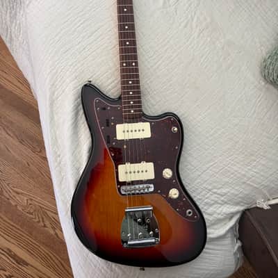 Fender 1962 American Vintage Reissue Jazzmaster 2010 - 3 Color Sunburst (Nitrocellulose Lacquer) image 3