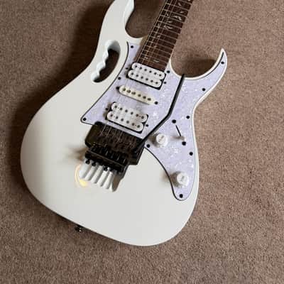 Ibanez JEMJR-BK Steve Vai Signature with Rosewood Fretboard 2022 - Present - Black image 2