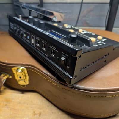 Rocktron Utopia B200 Bass Guitar Multi Effects Pedal With PSU image 7