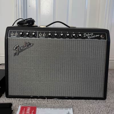 Fender '65 Deluxe Reverb Reissue 22-Watt 1x12" Guitar Combo - Black image 2