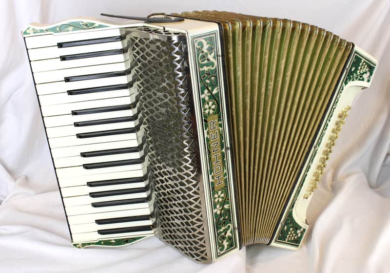 7939 - Celtic Green Hohner Verdi I Piano Accordion MM 34 48 image 1