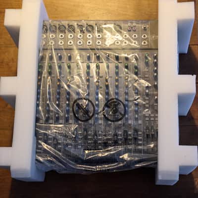 Mackie 1642VLZ4 16-Channel Mic / Line Mixer 2014 - Present - Black image 3