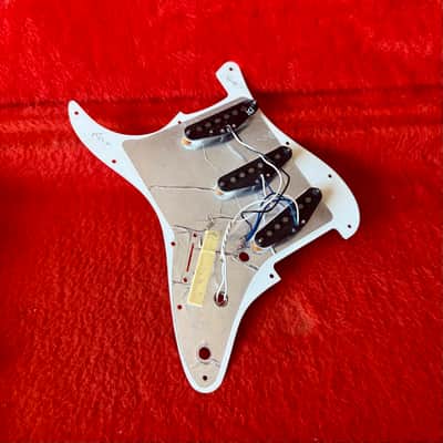 Fender Loaded USA Stratocaster pickguard 1998 - White pearl original vintage USA strat 11 hole image 2