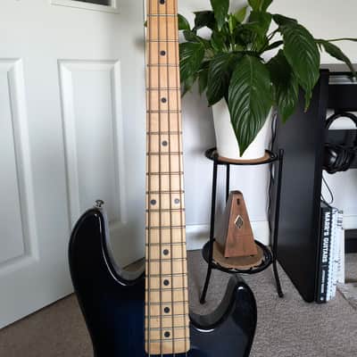 G&L Tribute Series L-2000 Bass with Maple Fretboard 2010s - Blueburst image 4