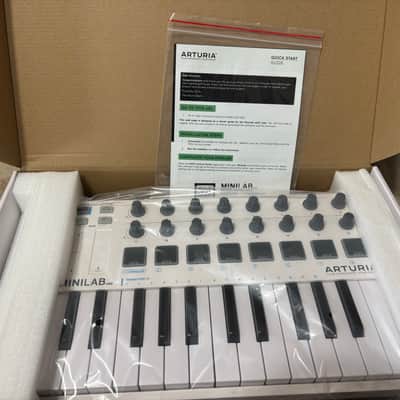 Arturia MiniLab MkII 25-Key MIDI Controller 2017 - Present - White