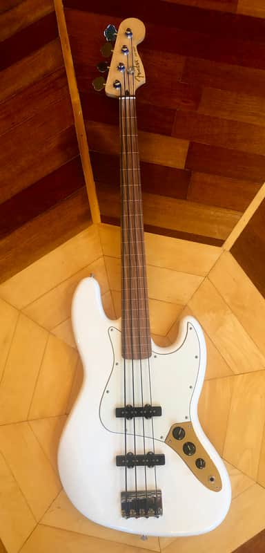 UNPLAYED- 2020/21 Fender Player Fretless Jazz Bass Guitar- Polar White with Pau Ferro Fingerboard image 1