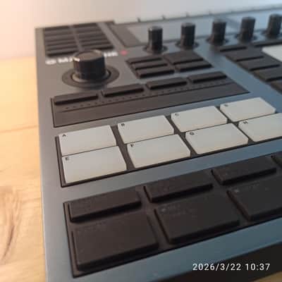 Native Instruments Maschine Plus with softcase Bild 2