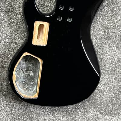G&L Fullerton L-2500 Bass Body Empress Quilted Maple Top Sunburst image 4