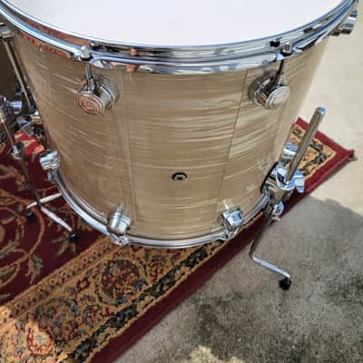 DW Collector's Series VLT 4 Piece Drum Shell Pack W/ Bags 13/16/18/24 - Creme Oyster (C013-8) image 10
