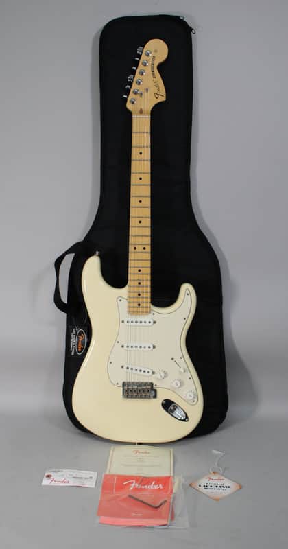 2017 Fender American Special Stratocaster Olympic White w/Gig Bag