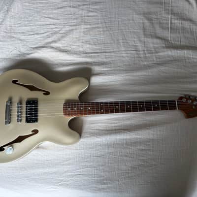 Fender Tom DeLonge Starcaster 2024 - Shoreline Gold image 1
