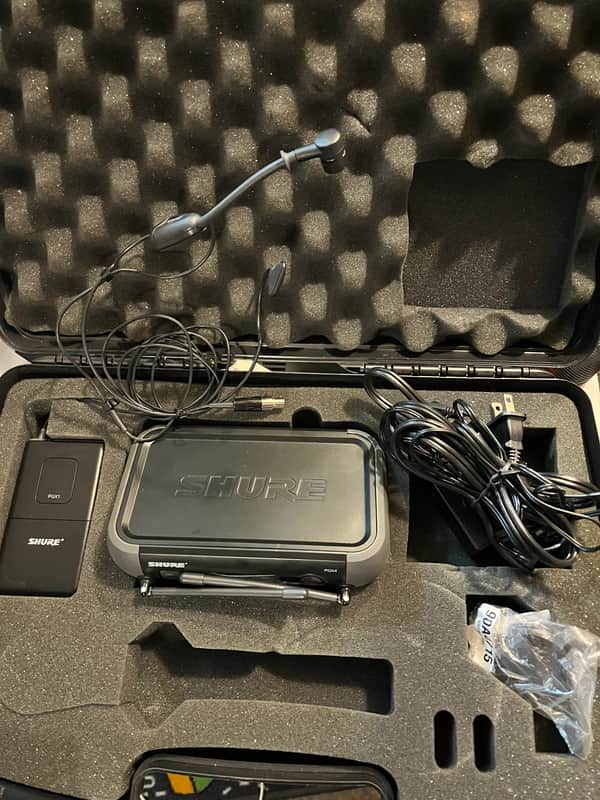 Shure PGX4/PGX1 Wireless system with PG30 Headset microphone image 1
