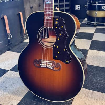 Gibson  J-200 Jumbo Acoustic Guitar w/ LR Baggs pickup - Tobacco Burst image 2