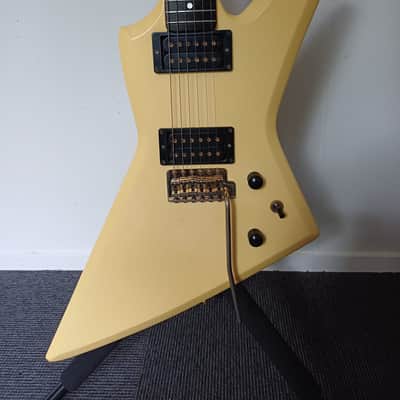 Aria Pro II ZZ Deluxe 1983 Explorer Type Cream White Original soft case image 2