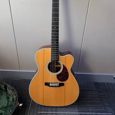 Martin 0000-28 Custom Shop Schoenberg Cutaway 2002 - Natural image 2