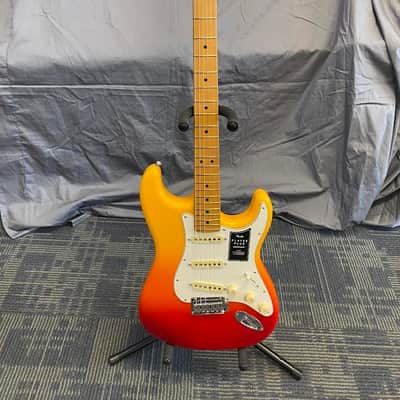 Fender Player Plus Stratocaster with Maple Fretboard 2021 - Present - Tequila Sunrise