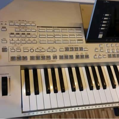 Yamaha Tyros 2 Silver workstation keyboard image 2