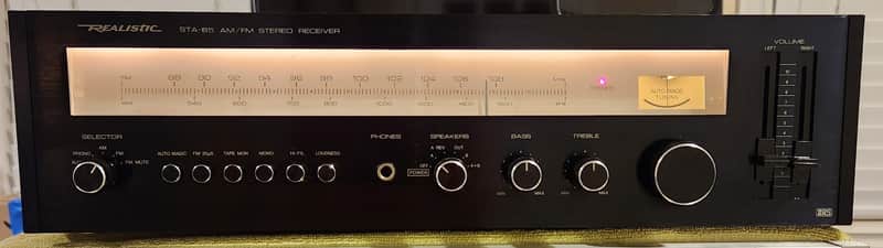 Realistic Realistic STA-85 is a vintage AM/FM stereo receiver 1978 - Walnut wood veneer image 1