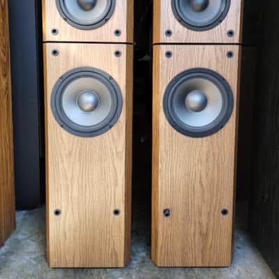 Bic Venturi V830 speakers in excellent condition - 1980's image 1