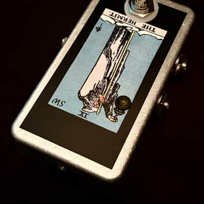 Saturnworks 'Tuner Out' Pedal Active 2-way Buffered Splitter / Buffer + Latching Kill Switch for Guitar or Bass with Hermit Graphic - Handcrafted in California image 2