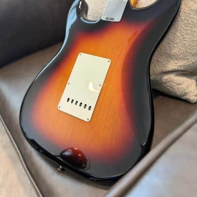 Fender Vintera II '60s Stratocaster with Rosewood Fretboard 2023 - Present 3-Color Sunburst image 9