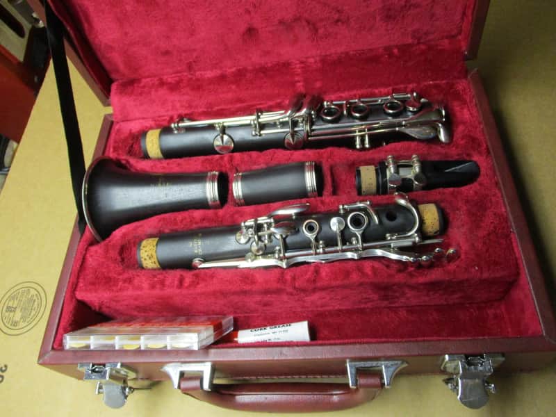 Buffet Crampon E11 Intermediate Bb Clarinet 2020s - Black image 1