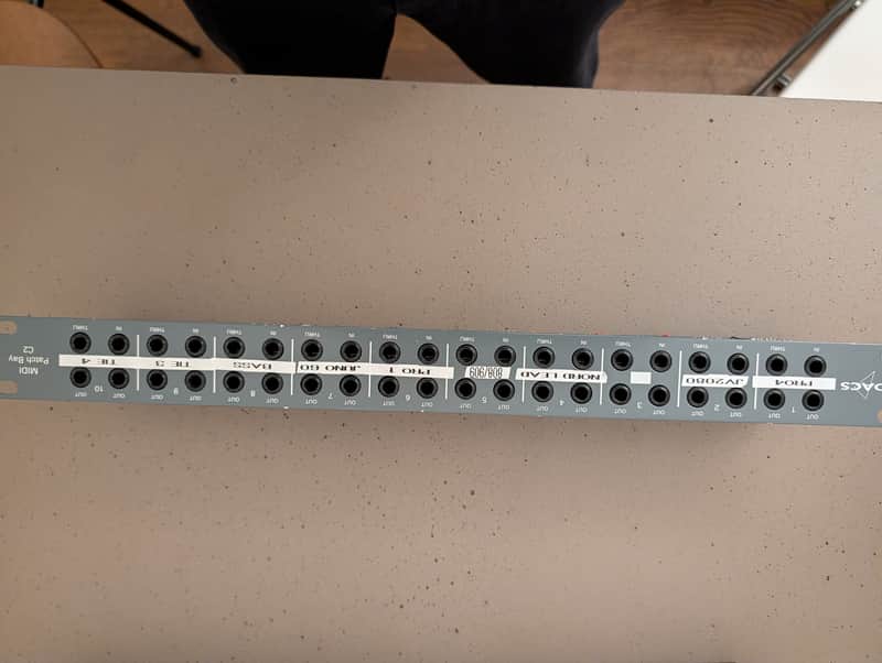 DACS C2 mIDI patchbay image 1