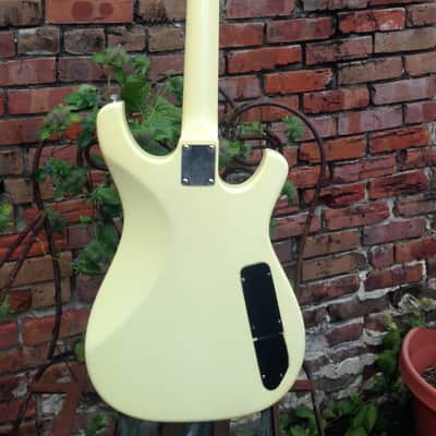 Larrivee LEFTY Electric 80s White Active Bass Guitar image 8