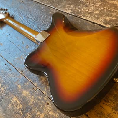 Fender Jaguar 1966 Reissue CIJ R-Serial 2004-2005 Three Tone Sunburst image 4