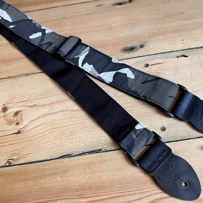 Planet Waves Camo Guitar Strap Pre Owned image 1
