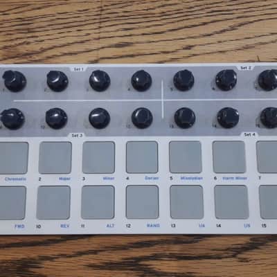 Arturia BeatStep MIDI Controller - White + Power Adapter