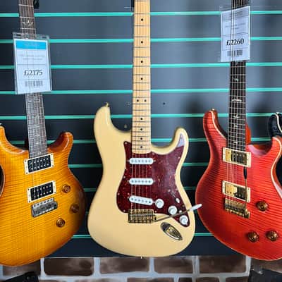 Fender Deluxe Player's Strat Honey Blonde 2007 Electric Guitar image 2