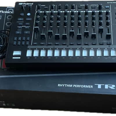 Roland TR-8S AIRA Rhythm Performer with Sample Playback 2018 - Present Black image 2