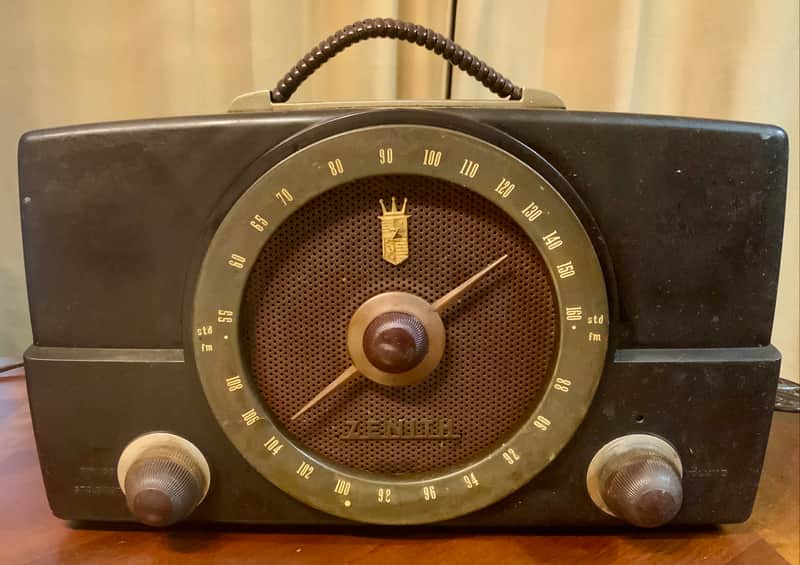 Vintage 1950 Zenith G725 AM/FM Tube Radio – Chassis 7G01 – Bakelite image 1